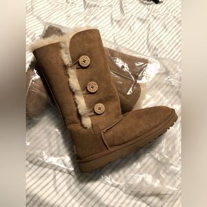 UGG Bailey Button Triplet II Boots Chestnut
